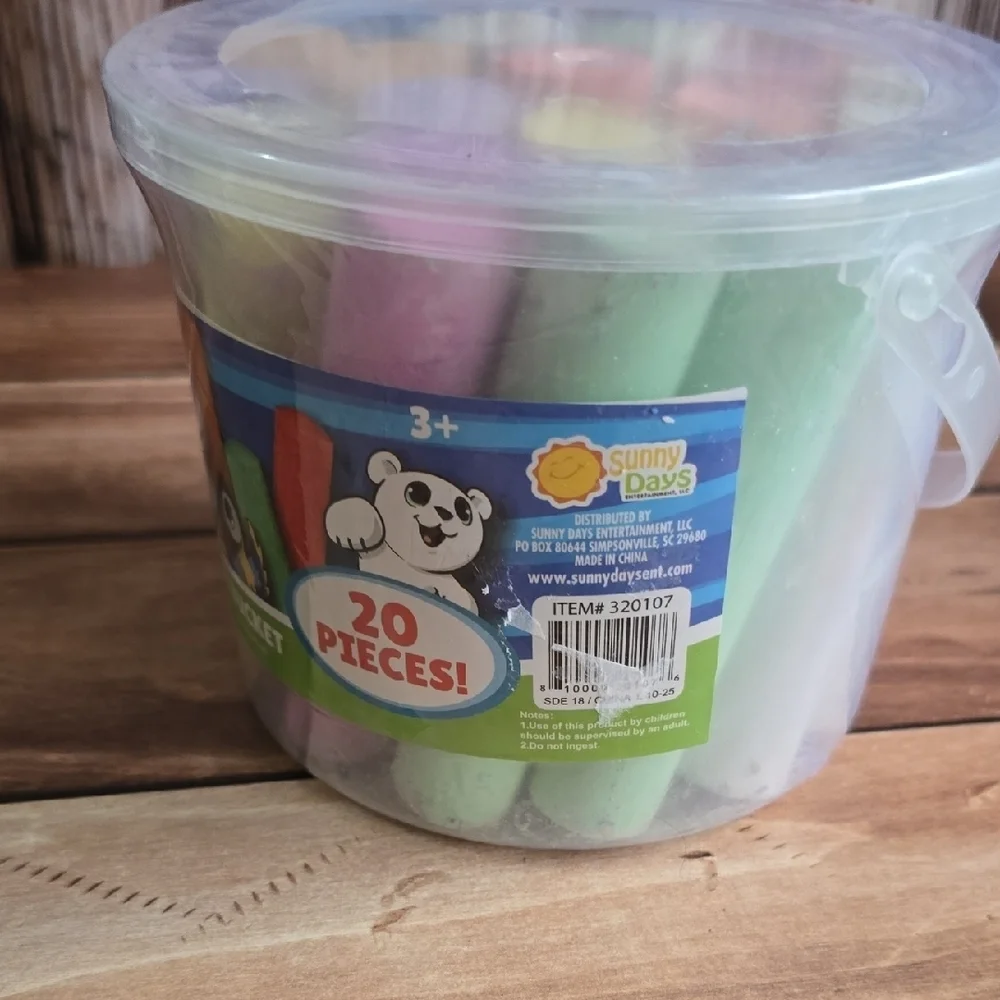 CHALK TAILS JUMBO BUCKET